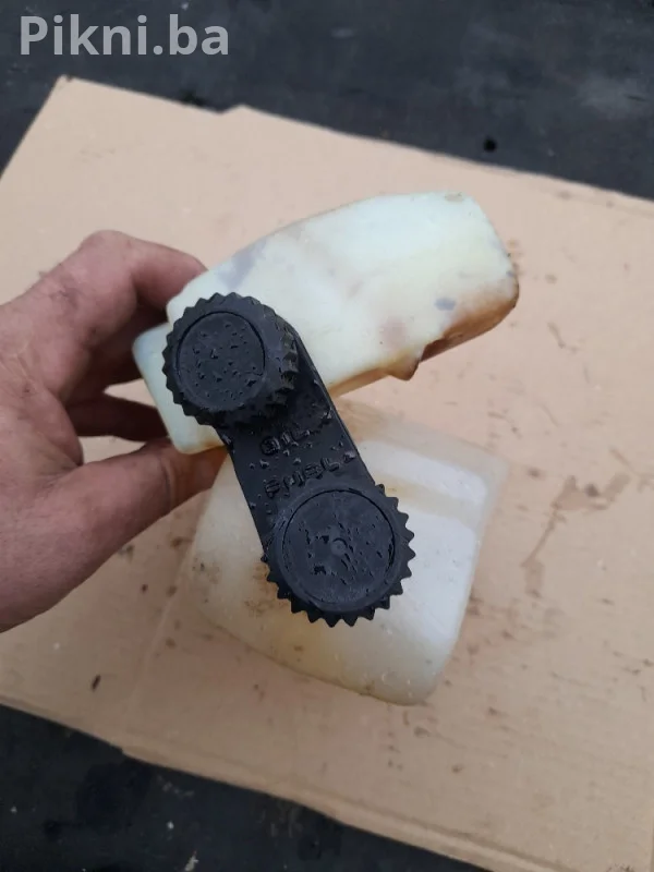 Rezervoar goriva i ulja za motornu pila motorka (Dvotaktna)
