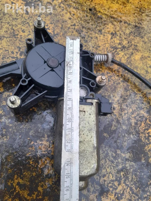ISPRAVAN MOTOR I MEHANIZAM ZA PODIZANJE PROZORA