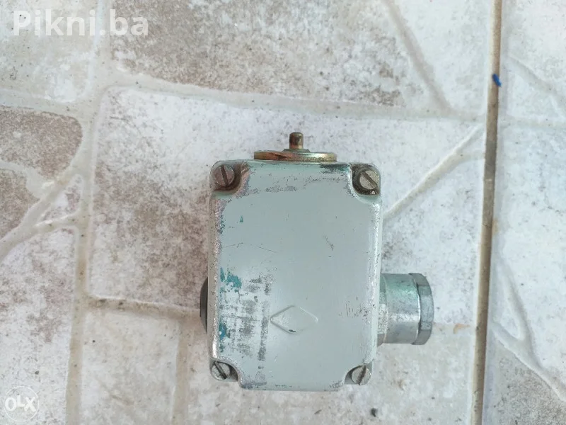 Rotacioni Granični Prekidač KT2-2 - Liveno Industrijsko Kućište