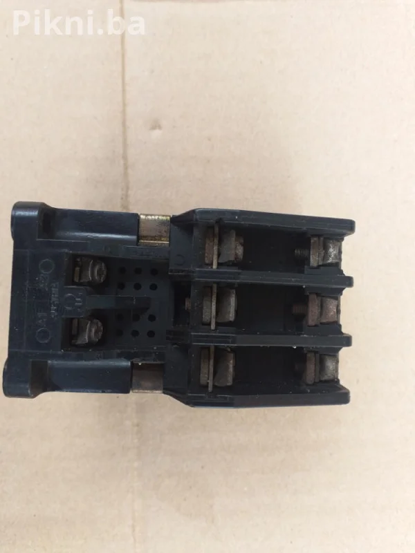 Kontaktor 220v sklopka prekidac