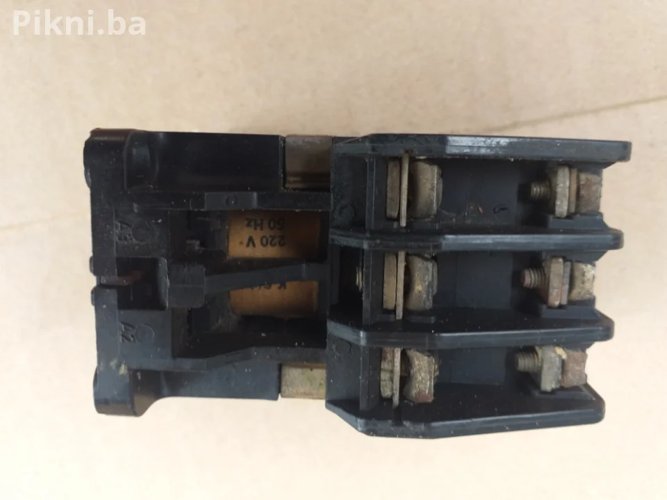 Kontaktor 220v sklopka prekidac