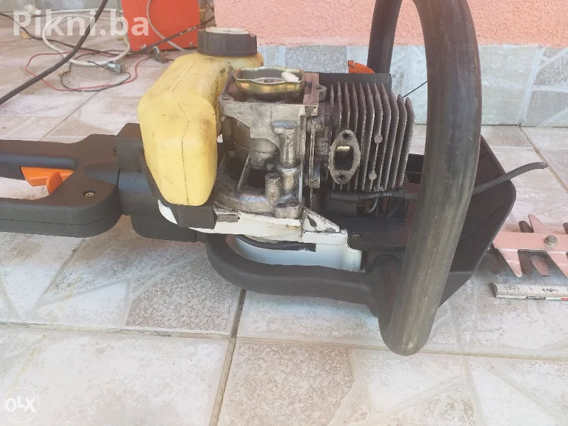 Profesionalni trimer STIHL HS80 za živu ogradu