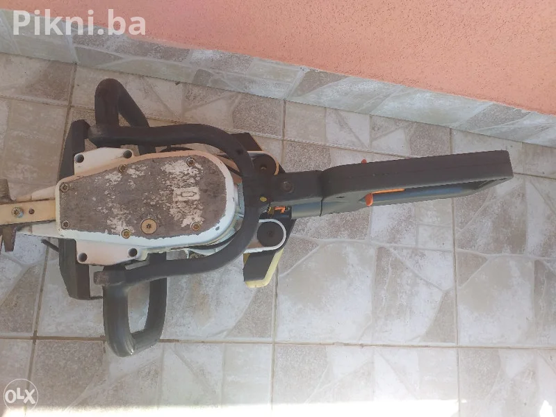 Profesionalni trimer STIHL HS80 za živu ogradu