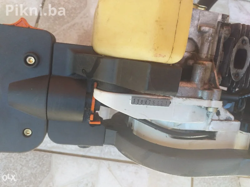 Profesionalni trimer STIHL HS80 za živu ogradu