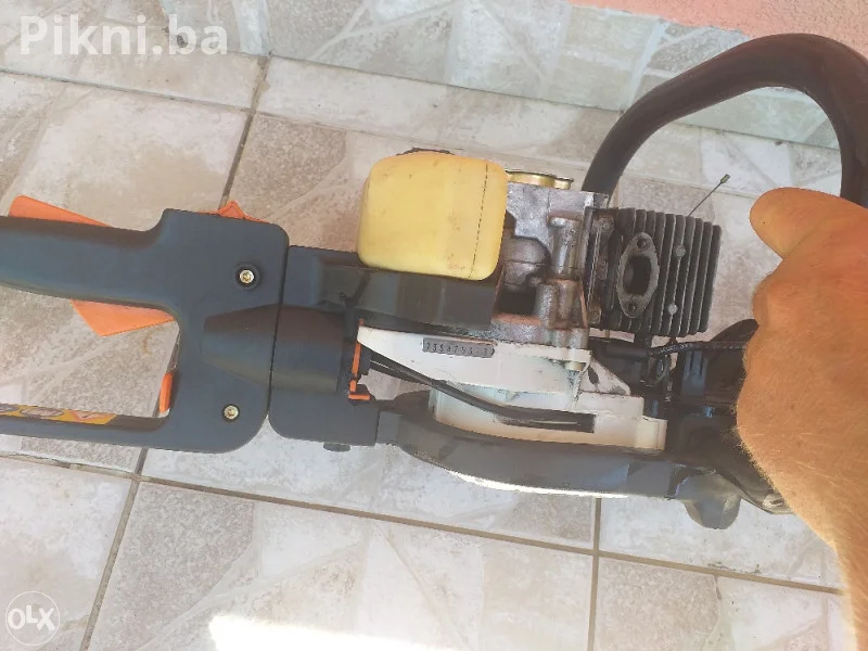 Profesionalni trimer STIHL HS80 za živu ogradu