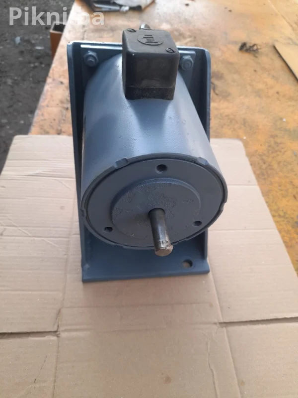 Starter paljenja od motorne pile U super ispravnom stanju Mobilni telefon I viber 066230-139 CJENA BRZE DOSTAVE 8KM Pogledajte ostale artikle na mom profilu hvala
