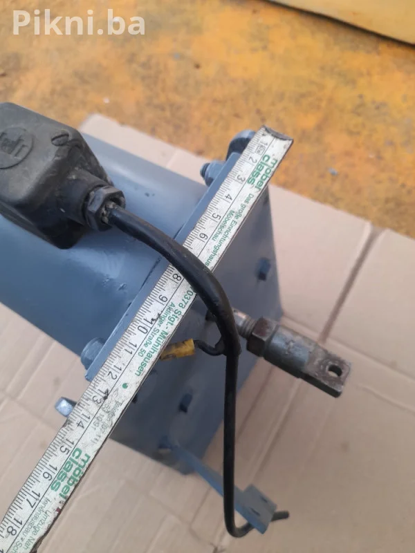 Starter paljenja od motorne pile U super ispravnom stanju Mobilni telefon I viber 066230-139 CJENA BRZE DOSTAVE 8KM Pogledajte ostale artikle na mom profilu hvala
