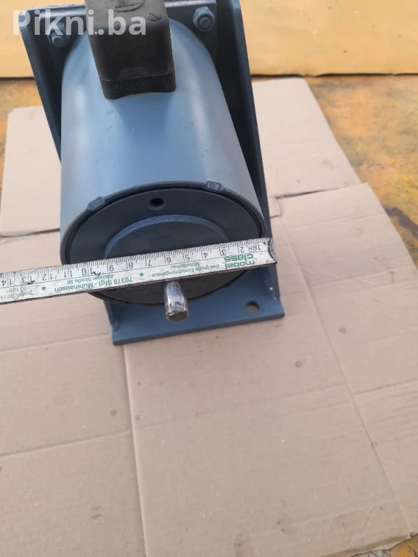 Starter paljenja od motorne pile U super ispravnom stanju Mobilni telefon I viber 066230-139 CJENA BRZE DOSTAVE 8KM Pogledajte ostale artikle na mom profilu hvala