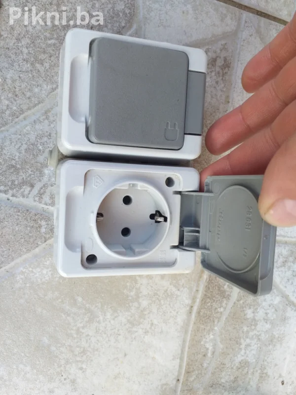 Punjac 5v DC 500mA u super ispravnom stanju nagradna
