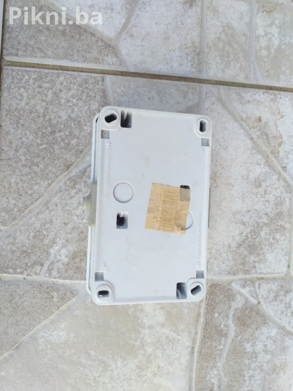 Punjac 5v DC 500mA u super ispravnom stanju nagradna