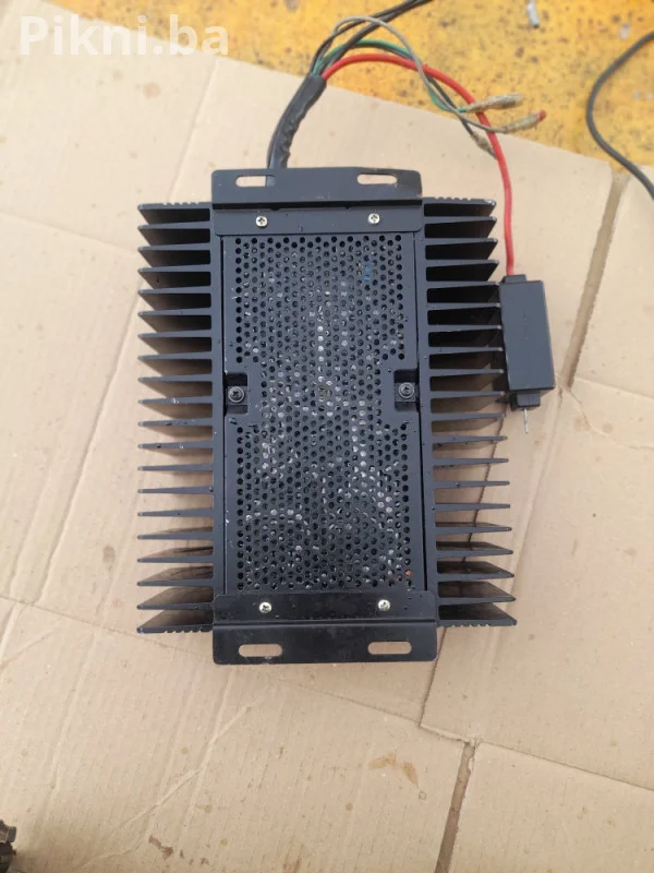 Auto pojačalo PIONEER GM 120 muzika radio ozvucenje