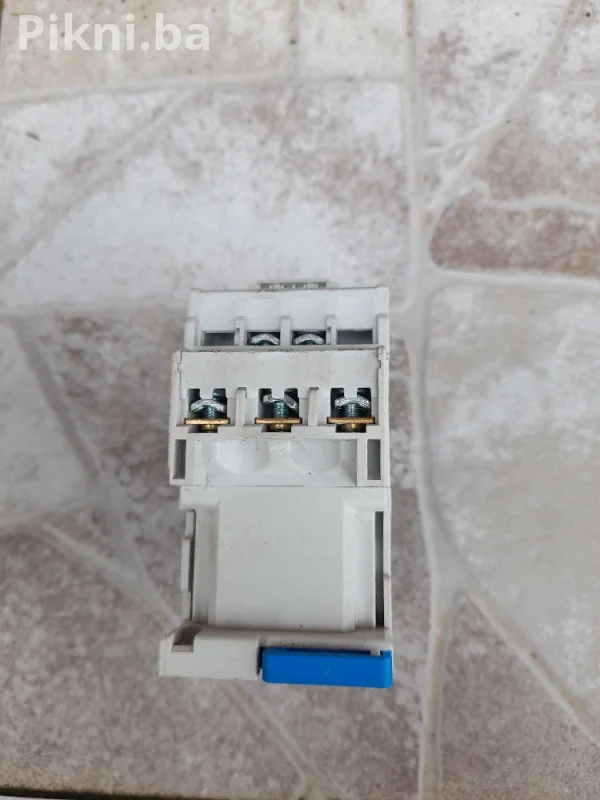 SCHRACK Trofazni Kontaktor 12A / 5.5kW, 230V Zavojnica - SNIŽENO!