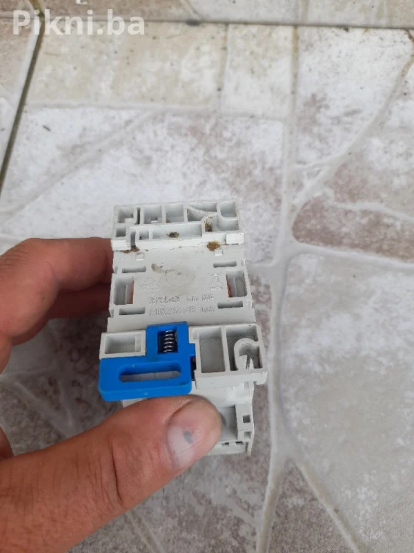 SCHRACK Trofazni Kontaktor 12A / 5.5kW, 230V Zavojnica - SNIŽENO!