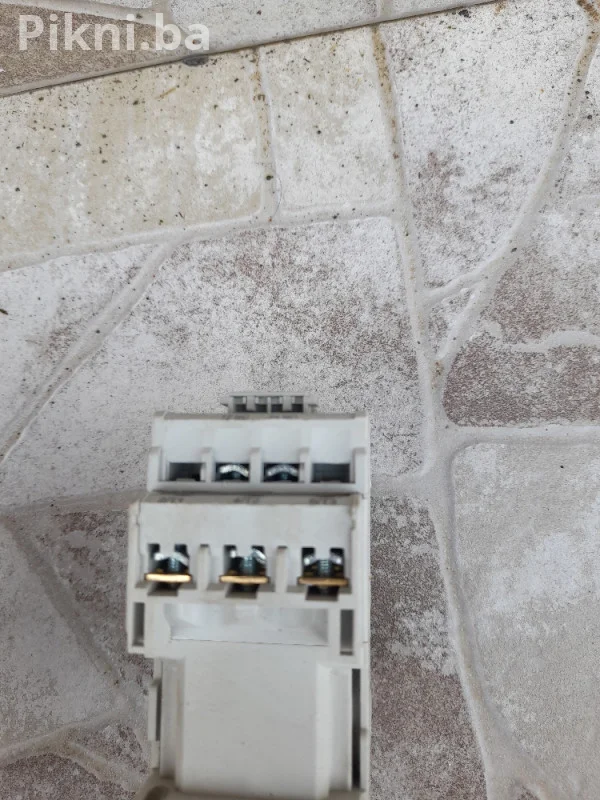 SCHRACK Trofazni Kontaktor 12A / 5.5kW, 230V Zavojnica - SNIŽENO!
