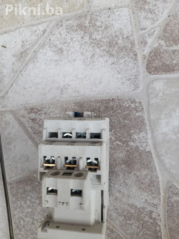 SCHRACK Trofazni Kontaktor 12A / 5.5kW, 230V Zavojnica - SNIŽENO!