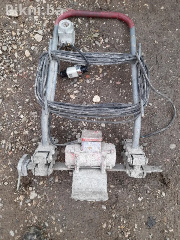 Polovna HILTI Ploca Ja nisam koristio Ovakva je stigla sa njemackog mobilnog telefona i vibera 066/230-139 CJENA BRZE DOSTAVE 8-10KM Pogledajte i ostale artikle na mom profilu hvala