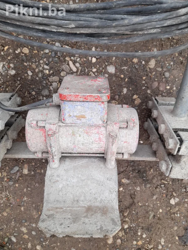 Polovna HILTI Ploca Ja nisam koristio Ovakva je stigla sa njemackog mobilnog telefona i vibera 066/230-139 CJENA BRZE DOSTAVE 8-10KM Pogledajte i ostale artikle na mom profilu hvala