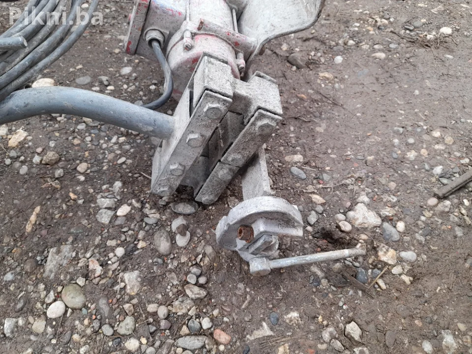Polovna HILTI Ploca Ja nisam koristio Ovakva je stigla sa njemackog mobilnog telefona i vibera 066/230-139 CJENA BRZE DOSTAVE 8-10KM Pogledajte i ostale artikle na mom profilu hvala