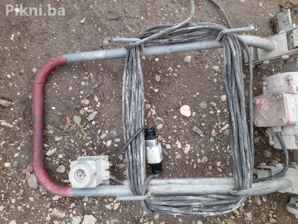 Polovna HILTI Ploca Ja nisam koristio Ovakva je stigla sa njemackog mobilnog telefona i vibera 066/230-139 CJENA BRZE DOSTAVE 8-10KM Pogledajte i ostale artikle na mom profilu hvala