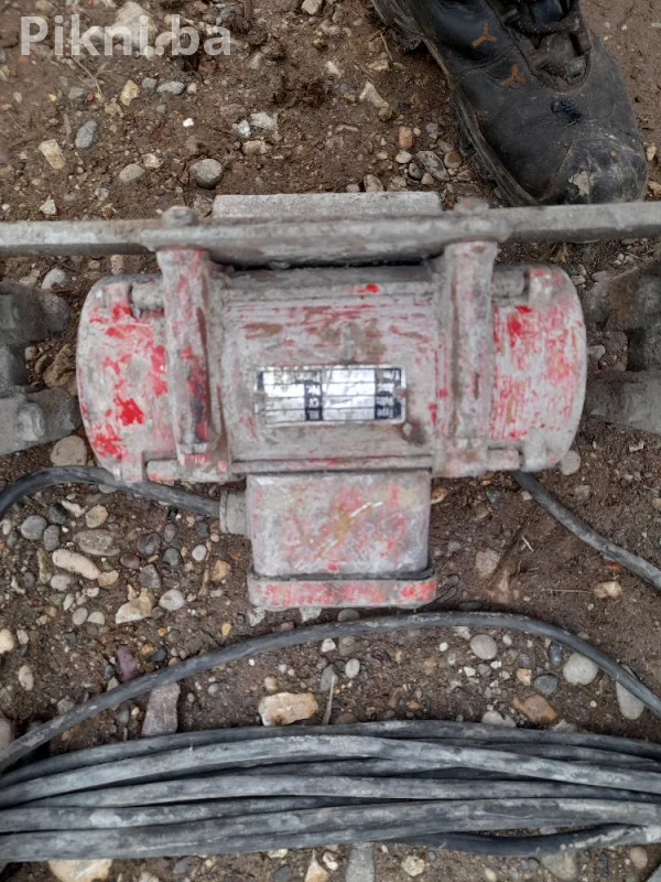 Polovna HILTI Ploca Ja nisam koristio Ovakva je stigla sa njemackog mobilnog telefona i vibera 066/230-139 CJENA BRZE DOSTAVE 8-10KM Pogledajte i ostale artikle na mom profilu hvala