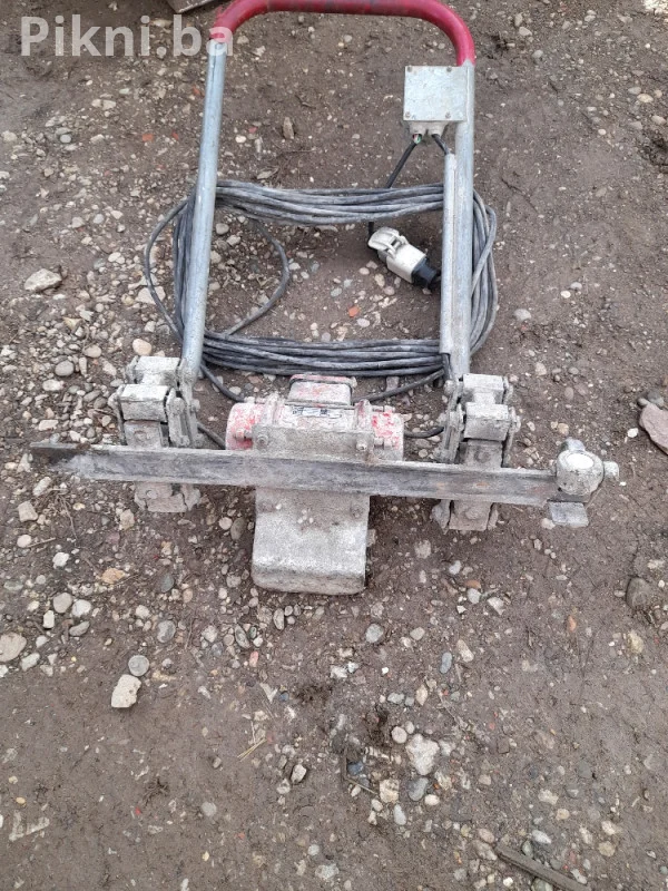 Polovna HILTI Ploca Ja nisam koristio Ovakva je stigla sa njemackog mobilnog telefona i vibera 066/230-139 CJENA BRZE DOSTAVE 8-10KM Pogledajte i ostale artikle na mom profilu hvala