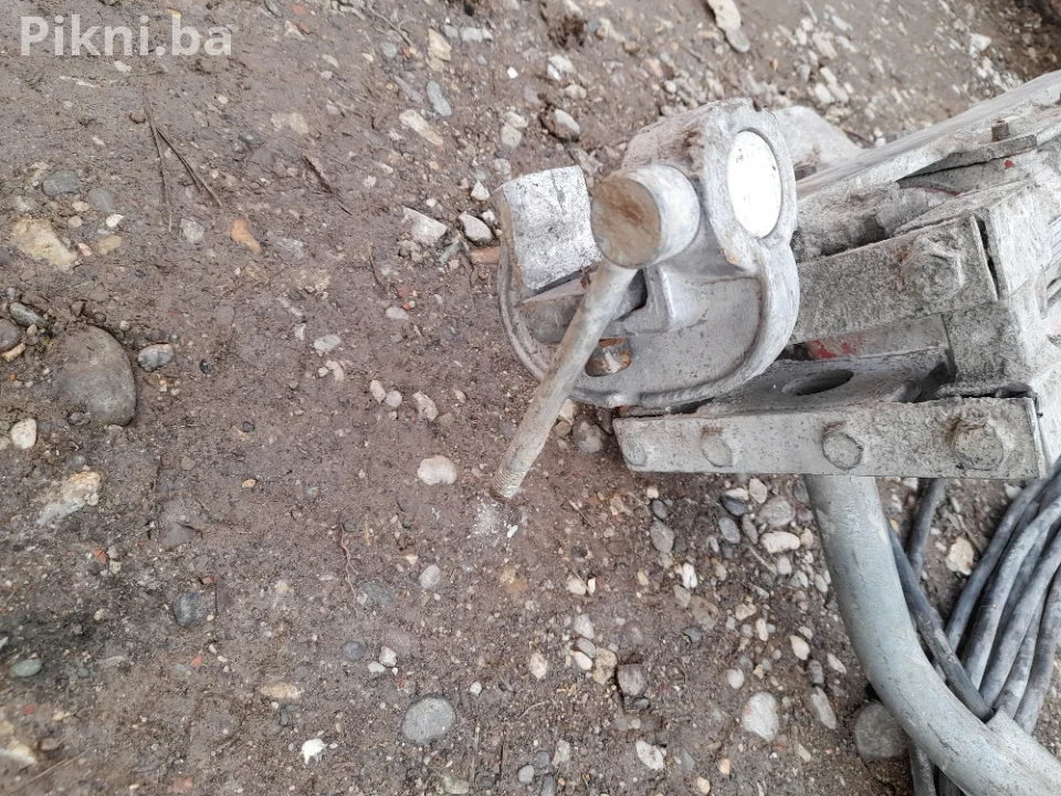 Polovna HILTI Ploca Ja nisam koristio Ovakva je stigla sa njemackog mobilnog telefona i vibera 066/230-139 CJENA BRZE DOSTAVE 8-10KM Pogledajte i ostale artikle na mom profilu hvala