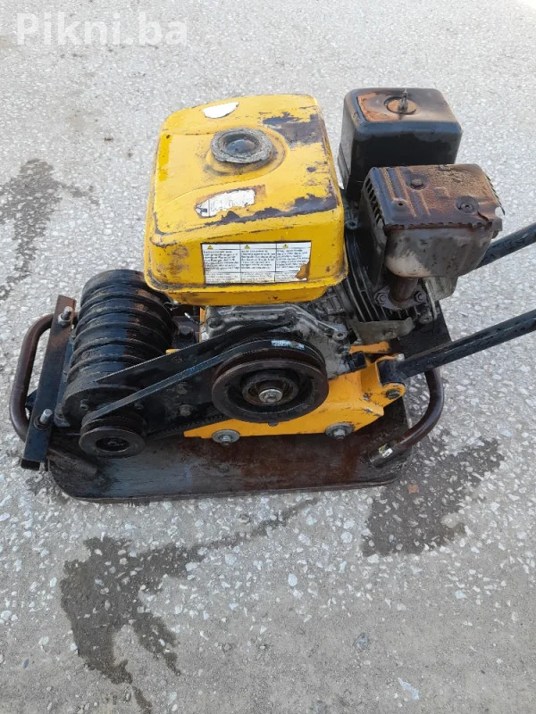 Vibro ploča 65kg žaba (Honda motor) Ispravna i spremna za rad