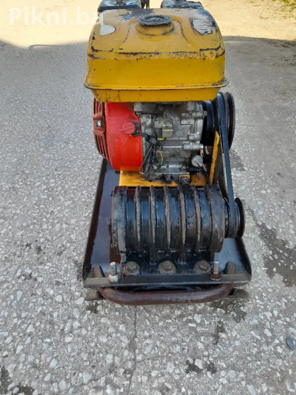 Vibro ploča 65kg žaba (Honda motor) Ispravna i spremna za rad