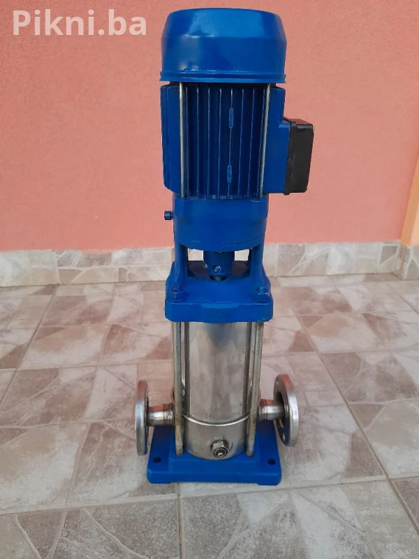 LOWARA Vertikalna Višestepena Pumpa SV206F07T - Idealna za Hidrof