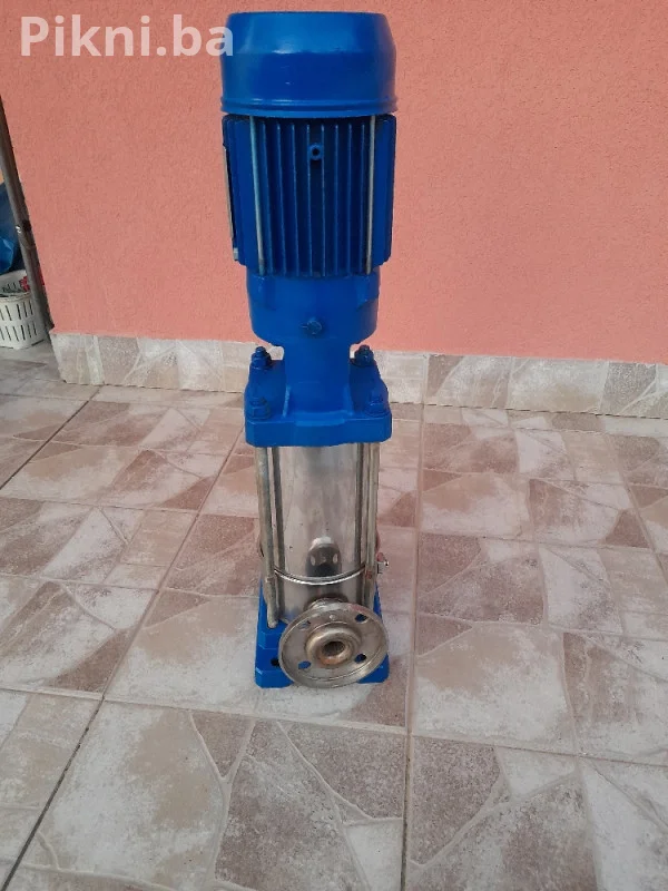 LOWARA Vertikalna Višestepena Pumpa SV206F07T - Idealna za Hidrof
