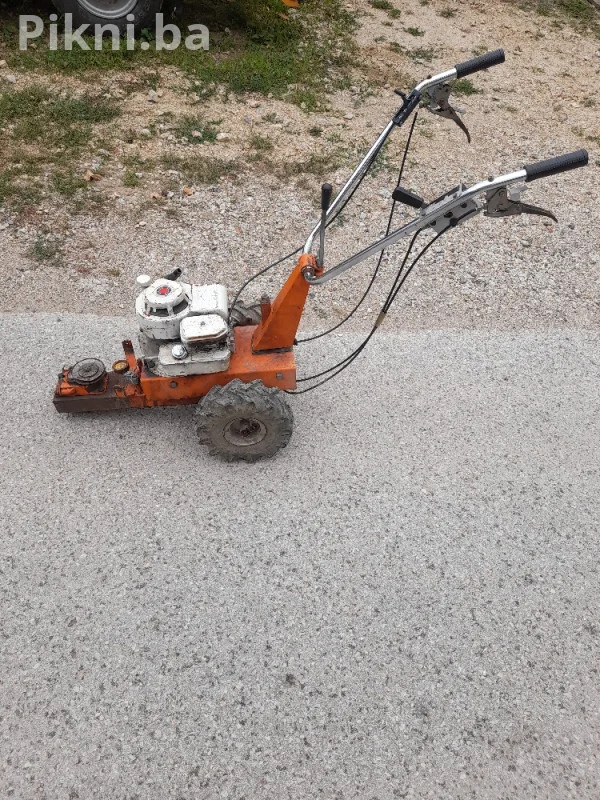 Motokultivator Brumi 4HP Motor u radnom stanju, 300 KM