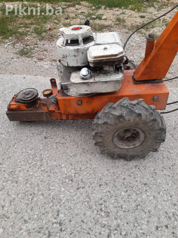 Motokultivator Brumi 4HP Motor u radnom stanju, 300 KM