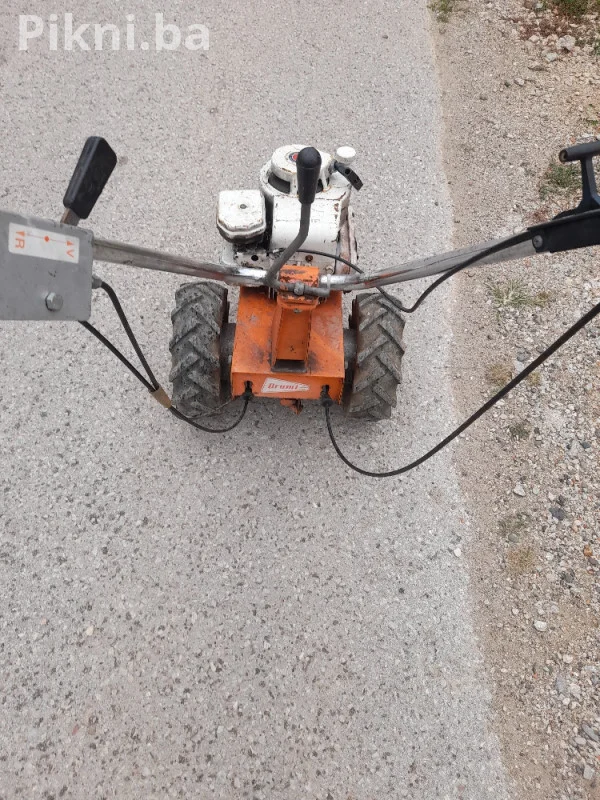 Motokultivator Brumi 4HP Motor u radnom stanju, 300 KM