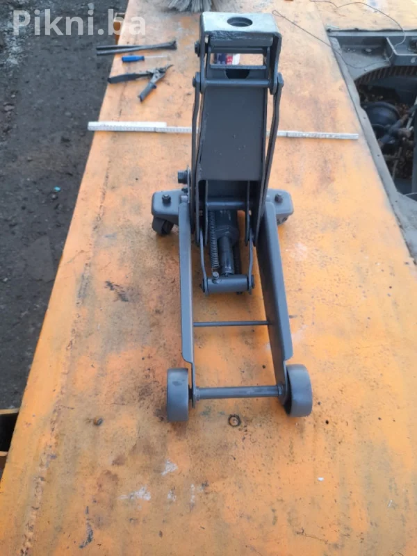 Prekidac sa elektronikom od profesionalne sporeta ima na sebi 2 lampice U super ispravnom stanju Mobilni telefon I viber 066230-139 CJENA BRZE DOSTAVE 8KM