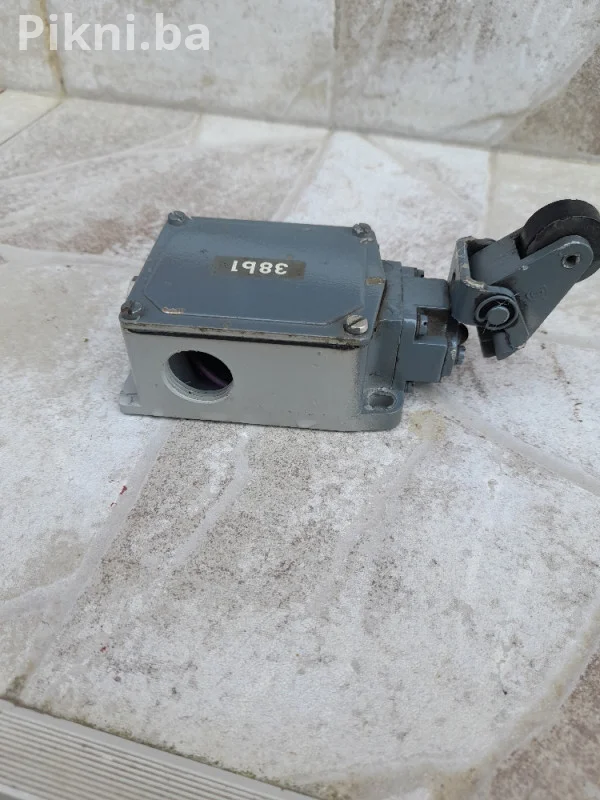 INDUSTRIJSKI KRAJNJI PREKIDAČI SIEMENS 3SE2 (Aluminijum) - 6 KOMA