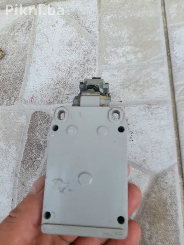 INDUSTRIJSKI KRAJNJI PREKIDAČI SIEMENS 3SE2 (Aluminijum) - 6 KOMA