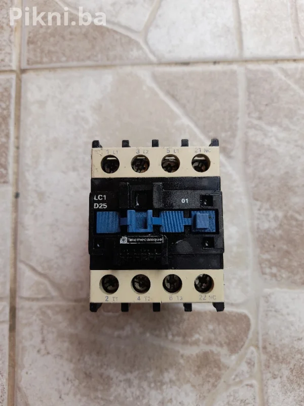 Kontaktor Telemecaniquje 40A 220v sklopka prekidac
