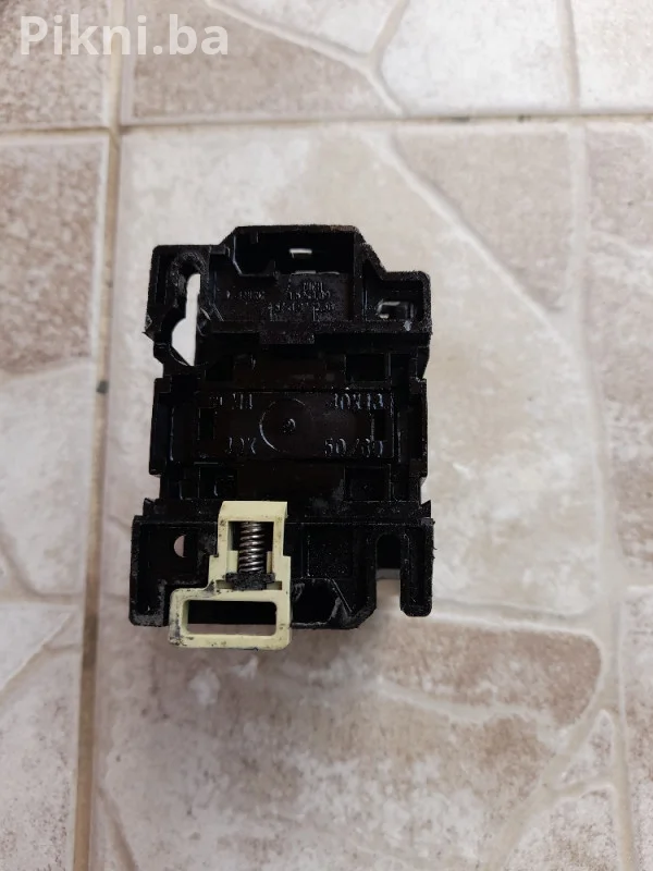 Kontaktor Telemecaniquje 40A 220v sklopka prekidac