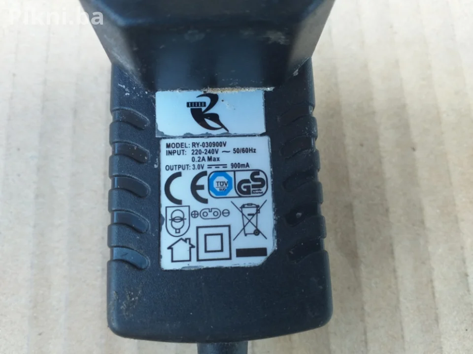 Adapter / Punjač 3.0V DC 900mA (RY-030900V) - Ispravan!
