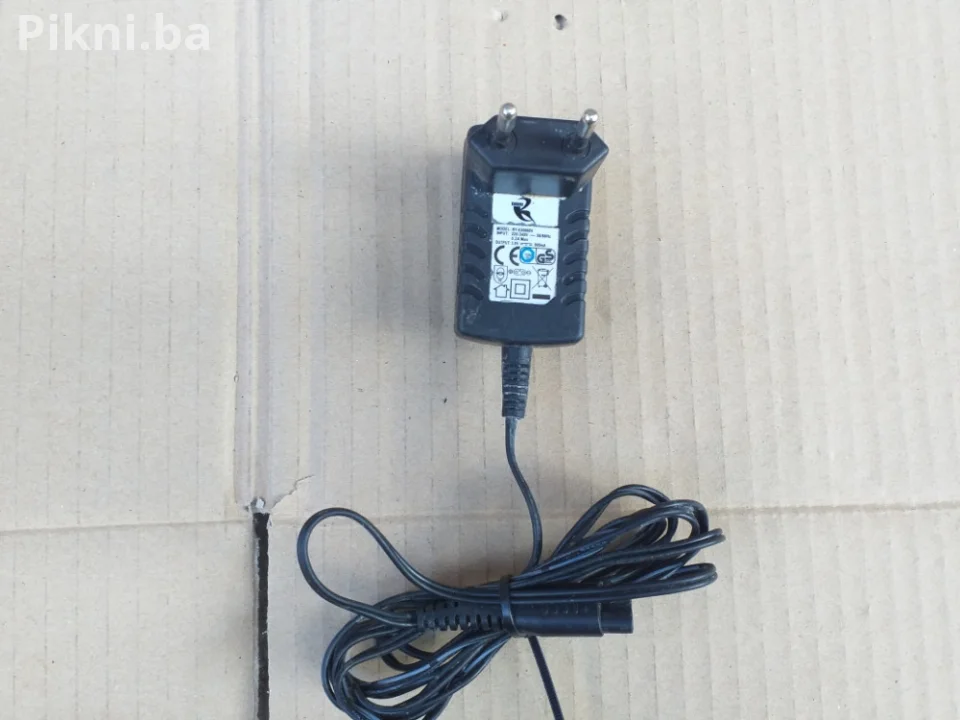 Adapter / Punjač 3.0V DC 900mA (RY-030900V) - Ispravan!