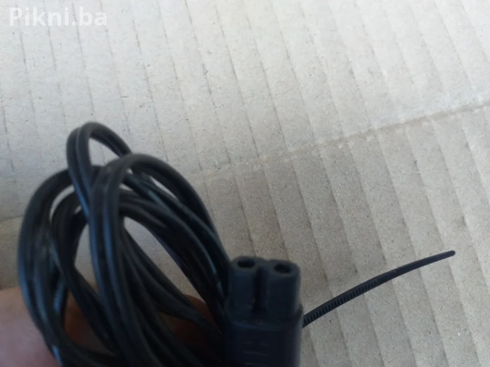 Adapter / Punjač 3.0V DC 900mA (RY-030900V) - Ispravan!