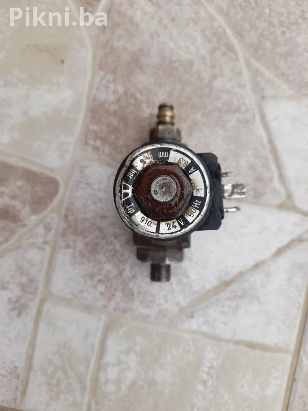 Pneumatski magnetni ventil 24v kamion bager