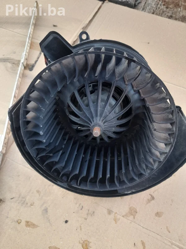Prodajem ventilator kabine / puhalo za VW, Audi, Škodu (BOSCH 0 1