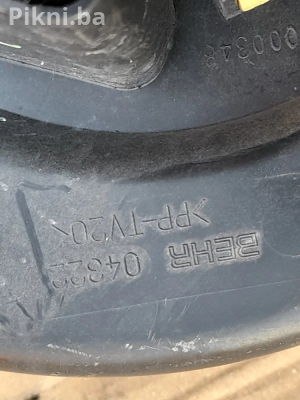 Prodajem ventilator kabine / puhalo za VW, Audi, Škodu (BOSCH 0 1