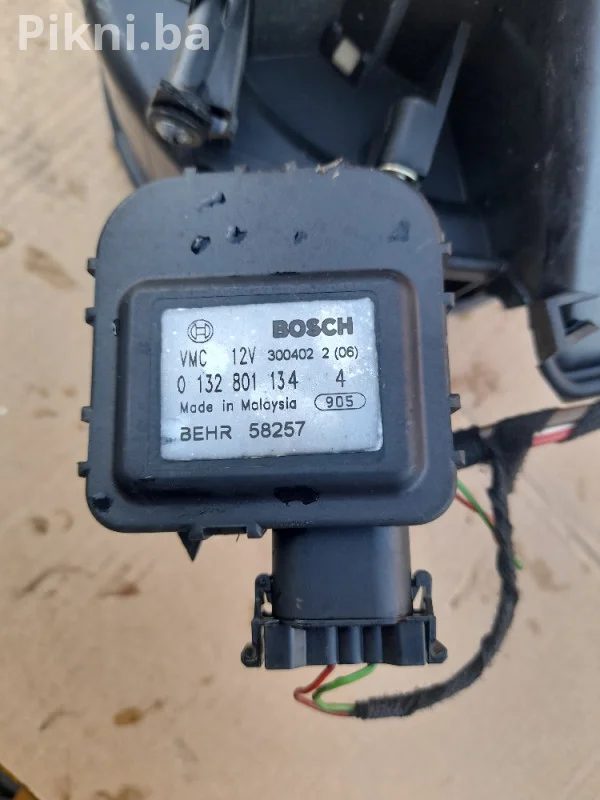 Prodajem ventilator kabine / puhalo za VW, Audi, Škodu (BOSCH 0 1