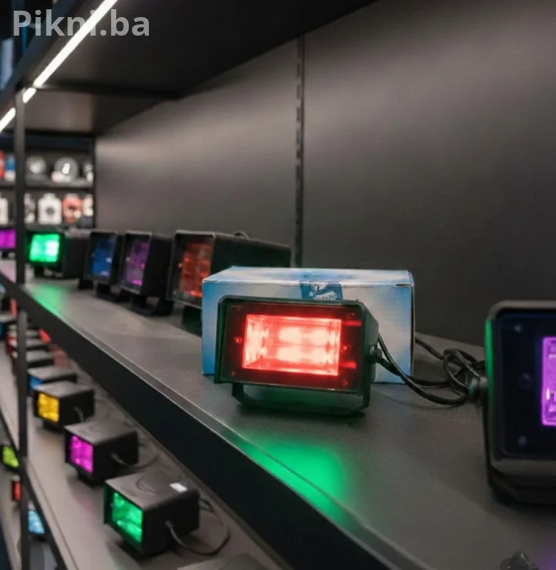 VIP Rasveta za Vaš Prostor: Mini Crveni Stroboskop (Strobe Light)