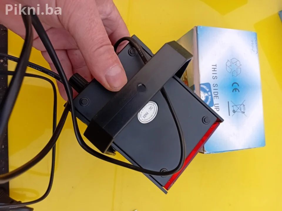 VIP Rasveta za Vaš Prostor: Mini Crveni Stroboskop (Strobe Light)
