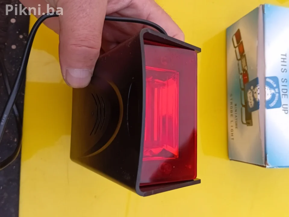 VIP Rasveta za Vaš Prostor: Mini Crveni Stroboskop (Strobe Light)