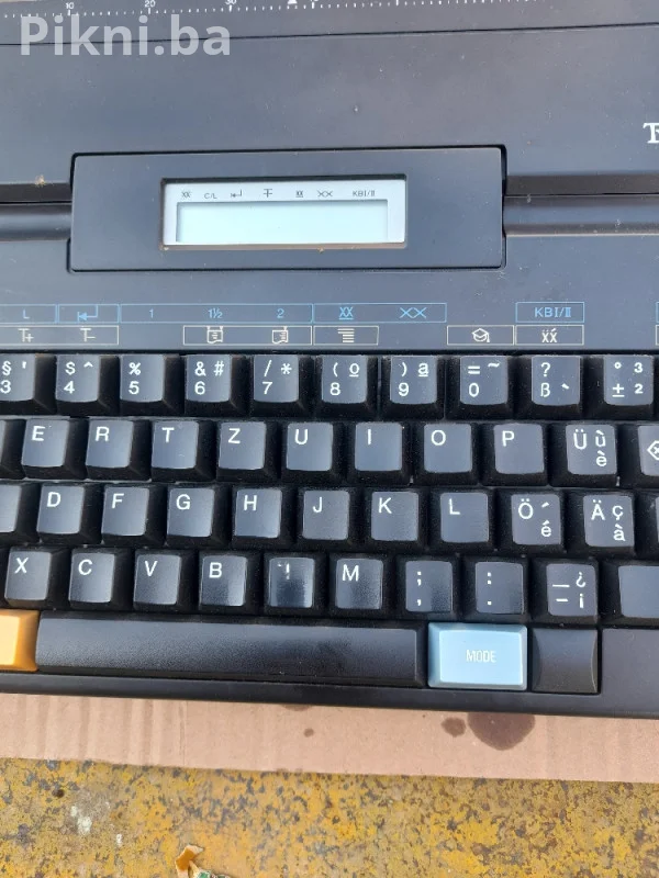 KOLEKCIONARSKI ! Canon Typestar 10 Elektronska mašina za pisanje