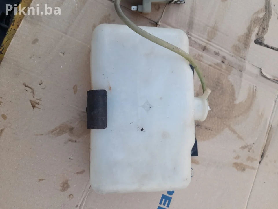 Posuda i pumpica za pranje stakla Mercedes L 608 12V (80 KM)